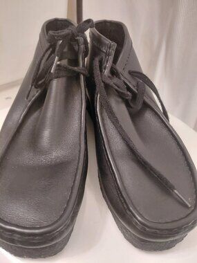 Clarks leather all black Wallabees boots